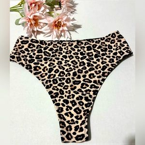 🌴Leopard thong bikini